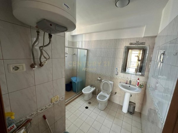 Tirane, shitet apartament 2+1 Kati 5, 100 m² 210.000 € (SHKOLLA E KUQE)