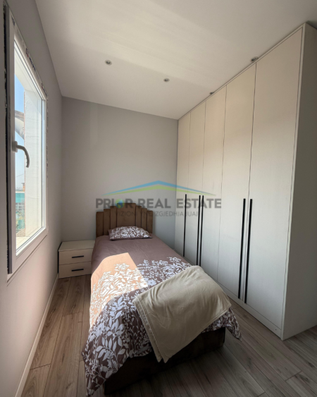 Tirane, jepet me qera apartament 2+1+Post parkimi Kati 3, 80 m² 550 € (Sauk)