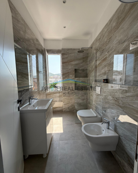 Tirane, jepet me qera apartament 2+1+Post parkimi Kati 3, 80 m² 550 € (Sauk)