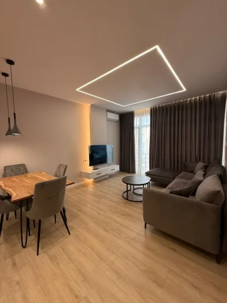 Tirane, jepet me qera apartament 1+1+Ballkon Kati 2, 50 m² 500 € (YZBERISHT)