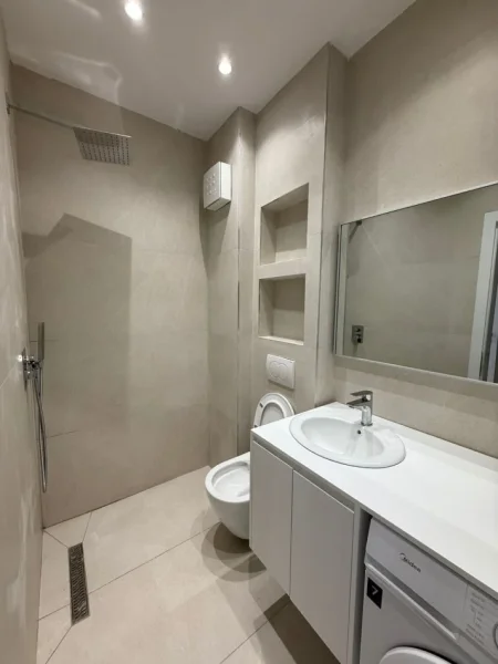 Tirane, jepet me qera apartament 1+1+Ballkon Kati 2, 50 m² 500 € (YZBERISHT)