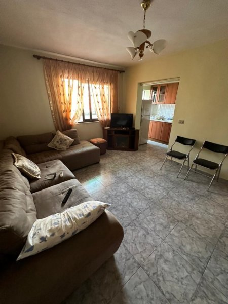 Tirane, jepet me qera apartament 1+1 Kati 4, 60 m² 400 € (Ali Demi)