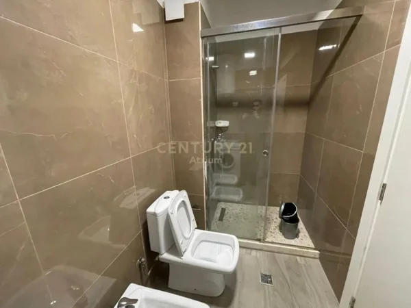 Tirane, jepet me qera apartament 2+1 Kati 2, 600 € 