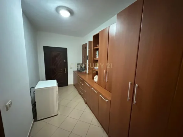 Tirane, shitet apartament 2+1 Kati 5, 100 m² 210.000 € 