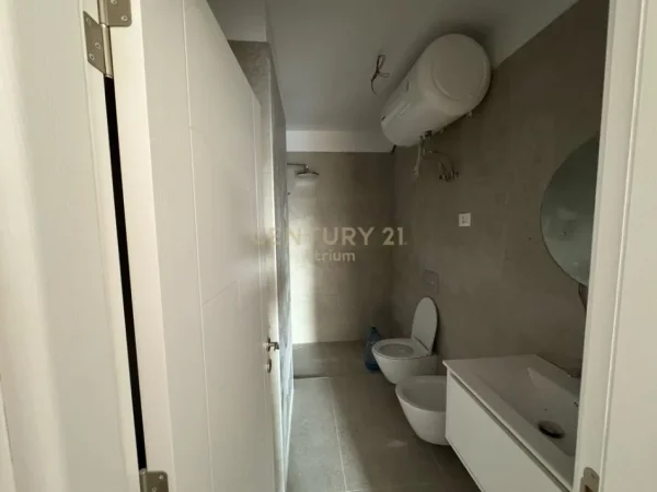 Tirane, shes apartament 1+1+Ballkon Kati 2, 75 m² 