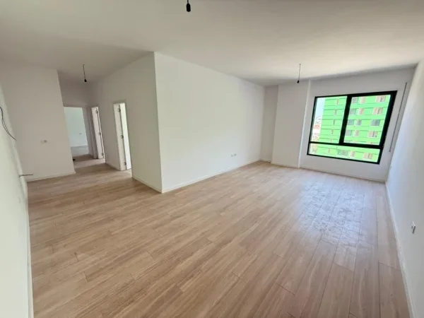 Tirane, shitet apartament 3+1 Kati 3, 122 m² 177.190 € (rruga 5 maji)