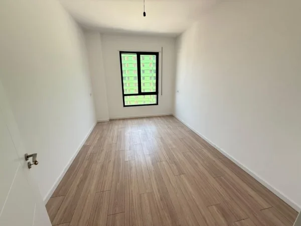 Tirane, shitet apartament 3+1 Kati 3, 122 m² 177.190 € (rruga 5 maji)