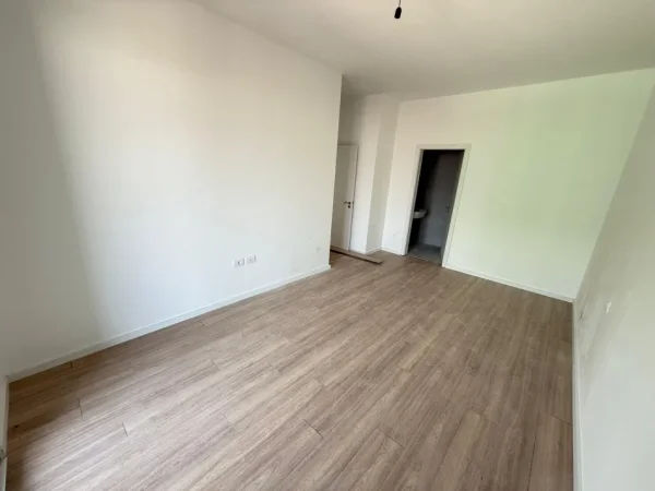 Tirane, shitet apartament 3+1 Kati 3, 122 m² 177.190 € (rruga 5 maji)