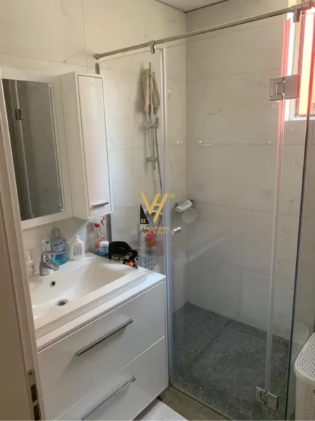 Tirane, jepet me qera apartament 3+1+Ballkon Kati 5, 180 m² 3.000 € (QENDRA NOBIS)