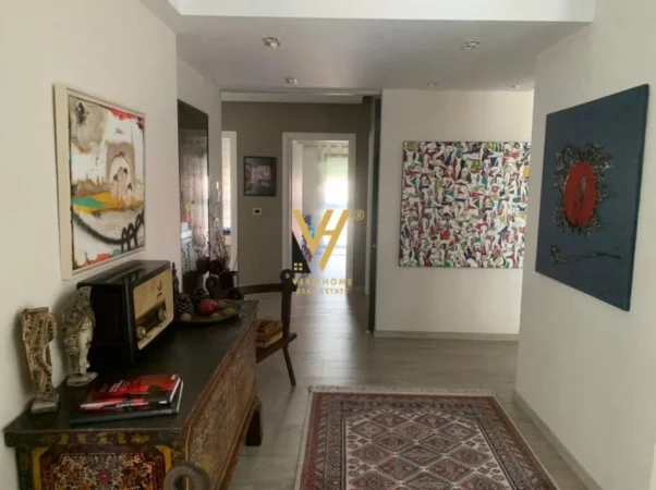 Tirane, jepet me qera apartament 3+1+Ballkon Kati 5, 180 m² 3.000 € (QENDRA NOBIS)