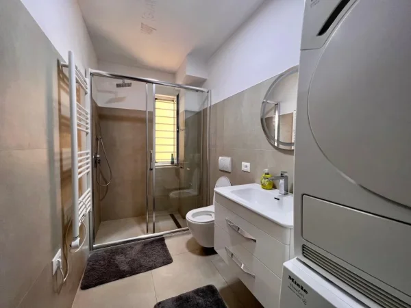 Tirane, jepet me qera apartament 2+1 Kati 5, 75 m² 500 € (Petro nini Luarasi)