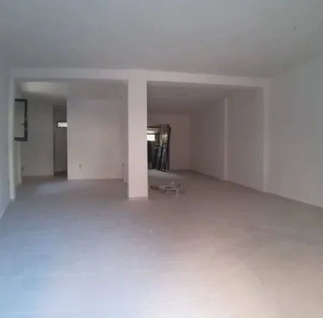 Tirane, jepet me qera ambjent biznesi Kati 0, 105 m² 800 € (GJIMNAZI PARTIZANI)