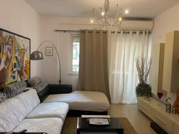 Tirane, jepet me qera apartament 2+1+Ballkon Kati 5, 100 m² 550 € (Kompleksi Alba, Ish Parku)