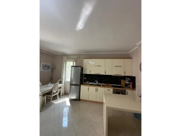 Tirane, jepet me qera apartament 1+1 Kati 2, 75 m² 400 € 