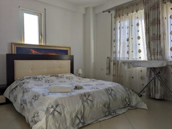 Tirane, jepet me qera apartament 2+1+Ballkon Kati 5, 100 m² 550 € (Kompleksi Alba, Ish Parku)