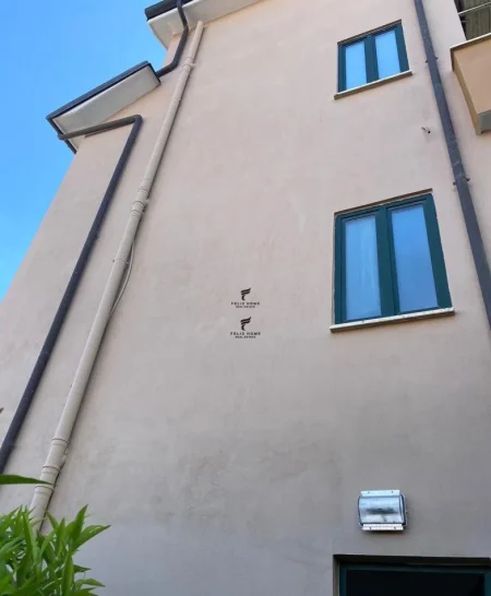 Tirane, jepet me qera Vile 3+1 Kati 4, 300 m² 2.700 € (PORCELAN)