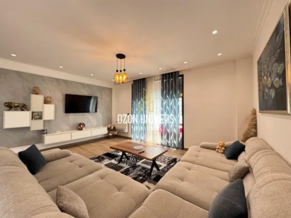 Tirane, jepet me qera apartament 2+1+Ballkon Kati 1, 137 m² 1.500 € (Rezidencë në TEG)
