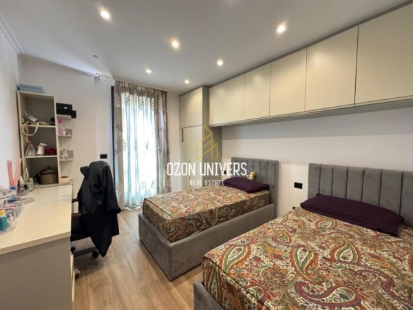 Tirane, jepet me qera apartament 2+1+Ballkon Kati 1, 137 m² 1.700 € (Rezidencë në TEG)