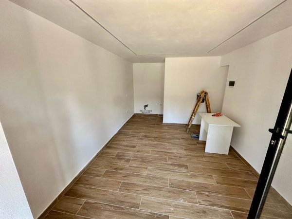 Tirane, jepet me qera dyqan Kati 0, 20 m² 450 € (BRRYLI)