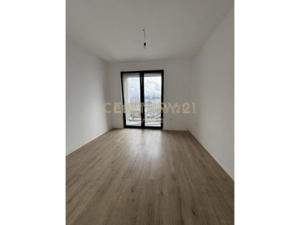 Tirane, jepet me qera zyre Kati 3, 75 m² 500 € 
