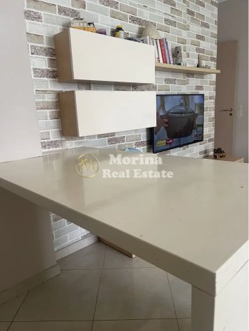 Tirane, jepet me qera apartament 1+1+Ballkon Kati 2, 65 m² 400 € (Kinostudio)