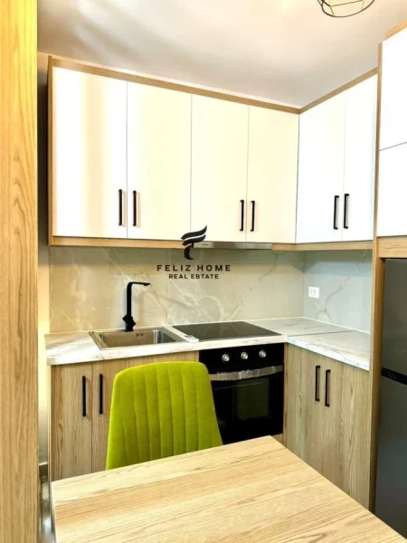 Tirane, jepet me qera garsonier 1+1 Kati 4, 45 m² 500 € (KOMUNA EPARISIT)