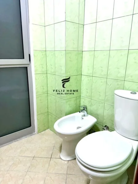 Tirane, jepet me qera garsonier 1+1 Kati 4, 45 m² 500 € (KOMUNA EPARISIT)