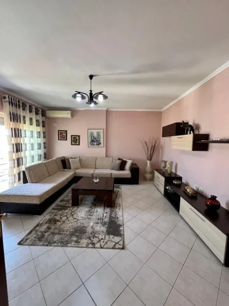Tirane, jepet me qera apartament 2+1 , 110 m² 600 € 