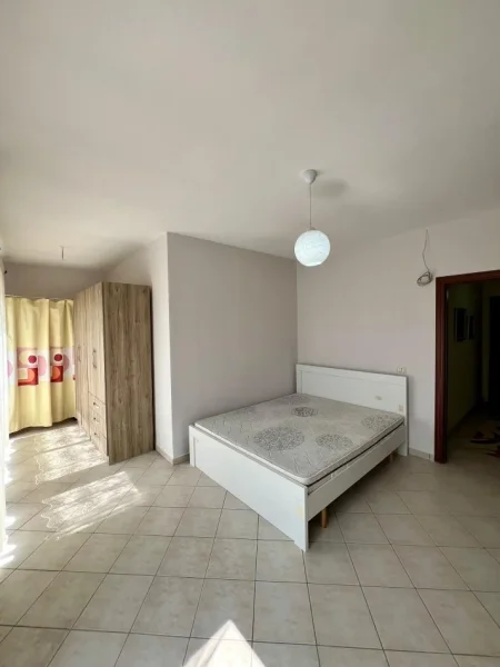 Tirane, jepet me qera apartament 2+1 , 110 m² 600 € 