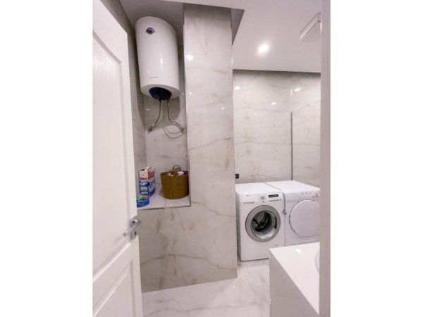 Tirane, jepet me qera apartament 2+1 Kati 2, 130 m² 1.000 € 