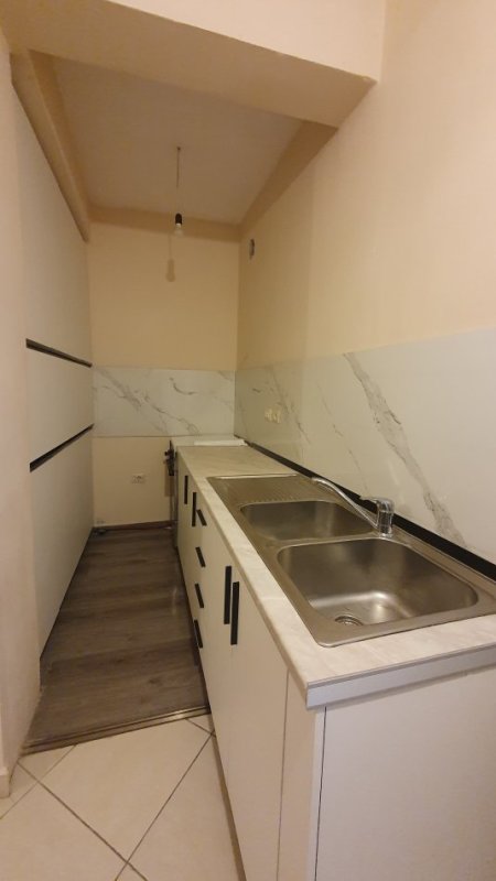 Tirane, jepet me qera apartament 2+1 Kati 3, 80 m² 500 € (KOPSHTI ZOOLOGJIK)