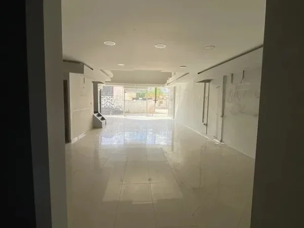 Tirane, jepet me qera dyqan Kati 0, 125 m² 1.100 € (kompkeksi turdiu)