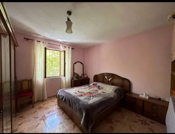 Tirane, shitet shtepi 3+1+Ballkon Kati 2, 282 m² 135.000 € (Liqeni i Paskuqanit)