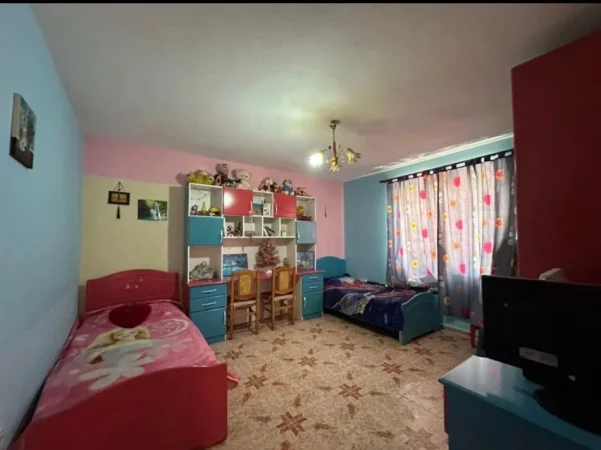 Tirane, shitet shtepi 3+1+Ballkon Kati 2, 282 m² 135.000 € (Liqeni i Paskuqanit)