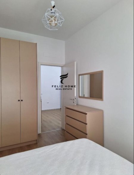 Tirane, jepet me qera apartament 1+1+Ballkon Kati 4, 60 m² 400 € (ALI DEMI)