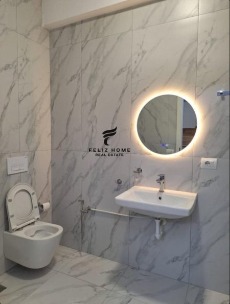 Tirane, jepet me qera apartament 1+1+Ballkon Kati 4, 60 m² 400 € (ALI DEMI)