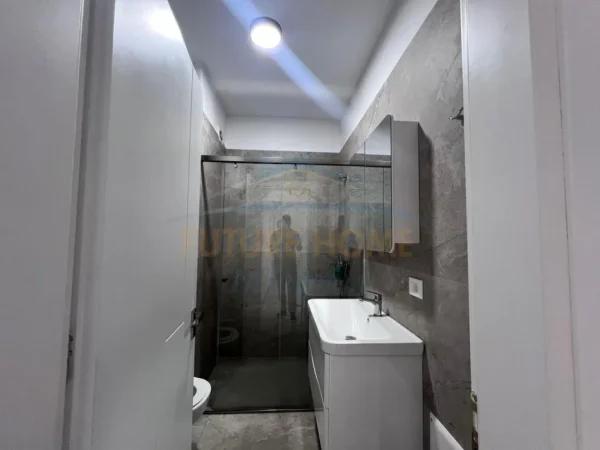 0683487469 Tirane, jepet me qera apartament 2+1+Ballkon Kati 4, 73 m² 600 € (Rezidenca Erli)