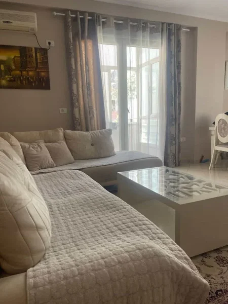 Tirane, jepet me qera apartament 1+1 Kati 2, 74 m² 400 € (Rruga Sotir Caci,)