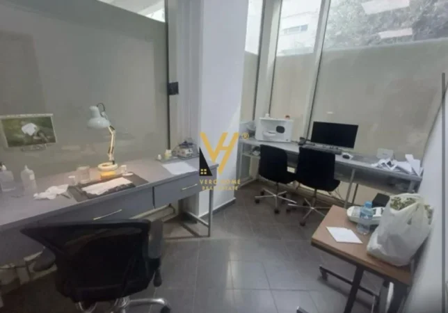 Tirane, shitet dyqan Kati 0, 48 m² 177.600 € (21 DHJETORI)