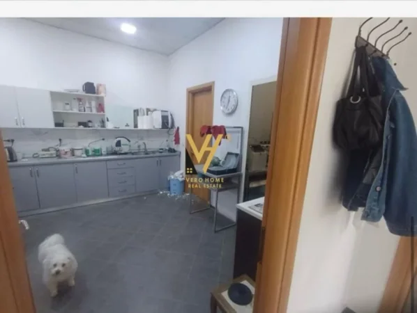 Tirane, shitet dyqan Kati 0, 48 m² 177.600 € (21 DHJETORI)