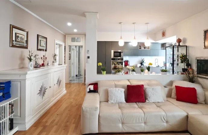 Tirane, shitet apartament 3+1+Aneks+Ballkon Kati 3, 124 m² 300.000 € (Komuna e Parisit)