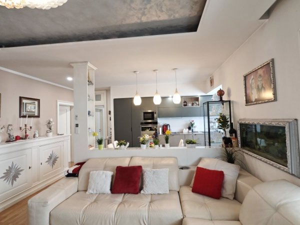 Tirane, shitet apartament 3+1+Aneks+Ballkon Kati 3, 124 m² 300.000 € (Komuna e Parisit)