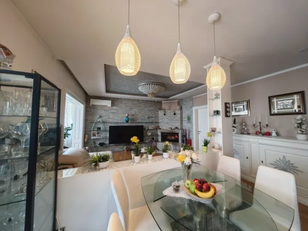 Tirane, shitet apartament 3+1+Aneks+Ballkon Kati 3, 124 m² 300.000 € (Komuna e Parisit)