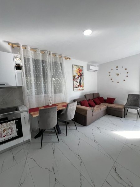 Durres, jepet me qera shtepi 1+1+Aneks+Ballkon Kati 0, 70 m² 350 € (Vollga)