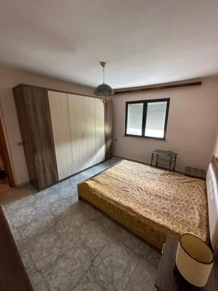 Tirane, jepet me qera apartament 1+1 Kati 4, 40 m² 400 € (Ali Demi)
