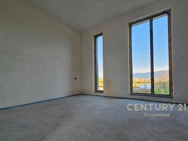 Tirane, shitet Vile 3+1+Ballkon Kati 3, 332 m² 591.000 € (Farke)