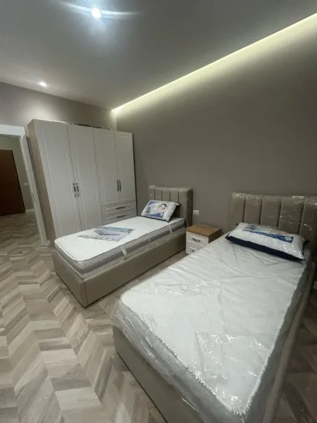 Tirane, jepet me qera apartament 2+1 Kati 7, 120 m² 1.200 € (Qender)