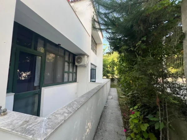 Durres, shitet shtepi 5+1+Ballkon Kati 2, 490 m² 750.000 € (Shkembi i Kavajës, Durrës.)