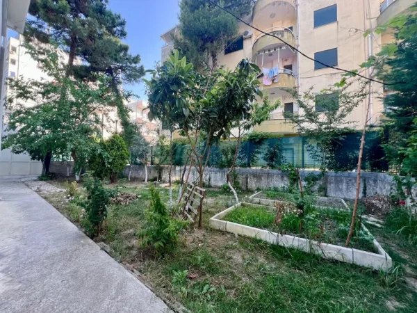 Durres, shitet shtepi 5+1+Ballkon Kati 2, 490 m² 750.000 € (Shkembi i Kavajës, Durrës.)