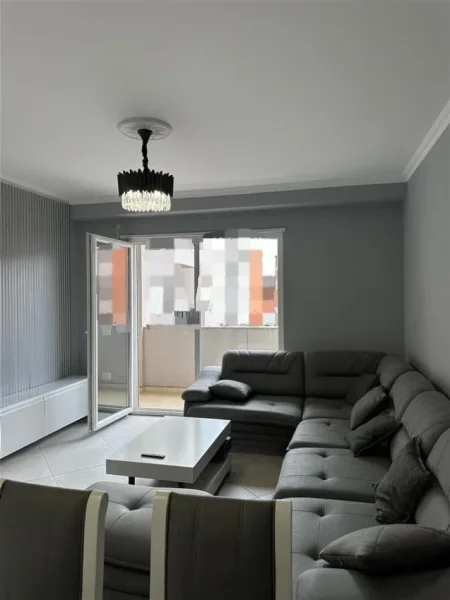 Tirane, jepet me qera apartament 2+1 Kati 8, 110 m² 600 € (astir)